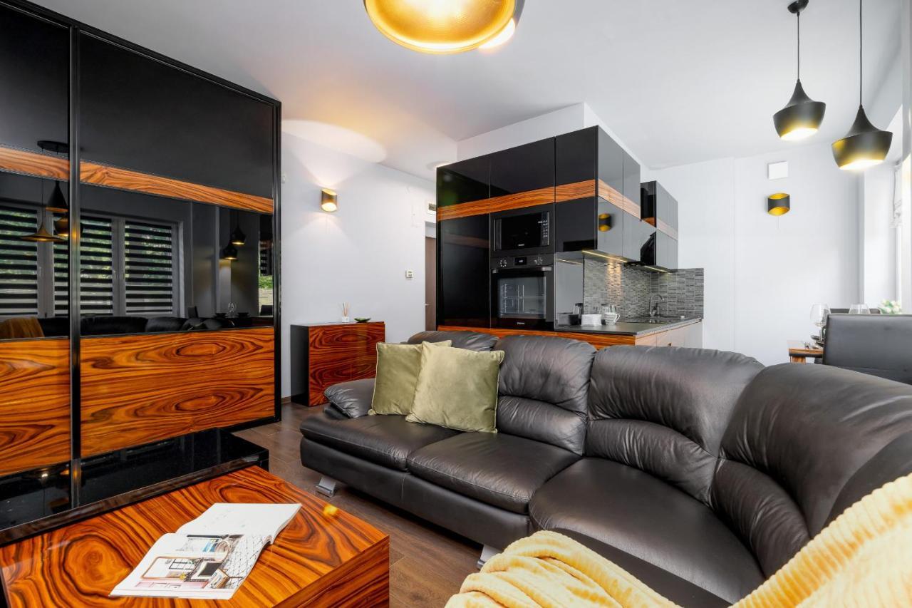 Stylish Korfantego Apartment Next To Spodek By Noclegi Renters Katowice Exterior foto