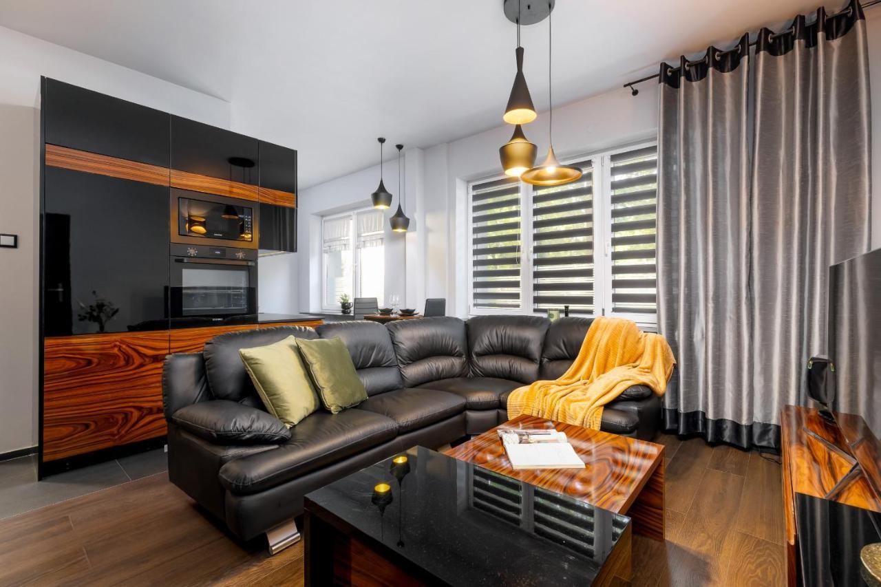 Stylish Korfantego Apartment Next To Spodek By Noclegi Renters Katowice Exterior foto
