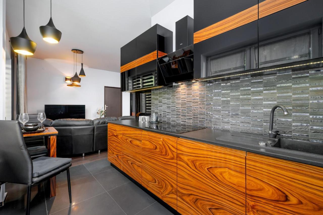 Stylish Korfantego Apartment Next To Spodek By Noclegi Renters Katowice Exterior foto