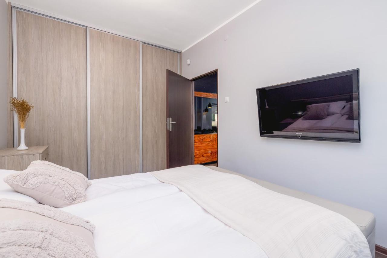 Stylish Korfantego Apartment Next To Spodek By Noclegi Renters Katowice Exterior foto